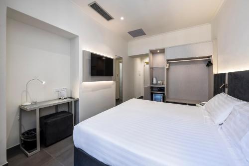 Hotel California - image 3