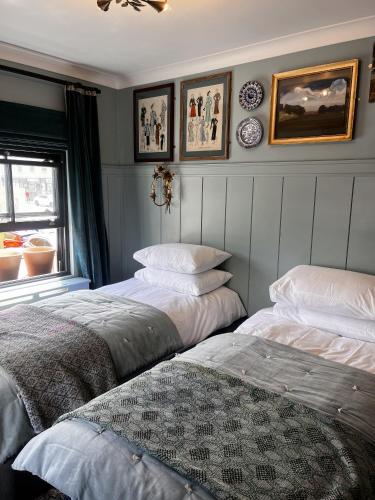 2 twin beds