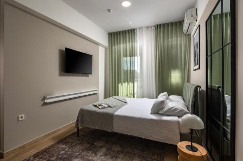 Agostini - Contactless Studios - Free gated parking near city center