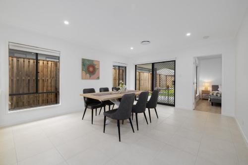 Brand new 4BR Family-friendly house WIFI Garage in Hinterland