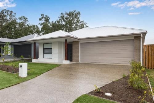 Brand new 4BR Family-friendly house WIFI Garage in Hinterland