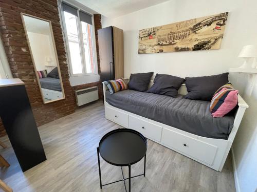 Superbe studio, NEUF, st Cyprien, Toulouse