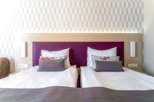 Standard Double or Twin Room image 4