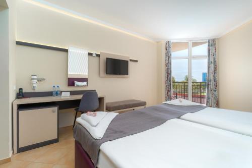 Standard Double or Twin Room image 2