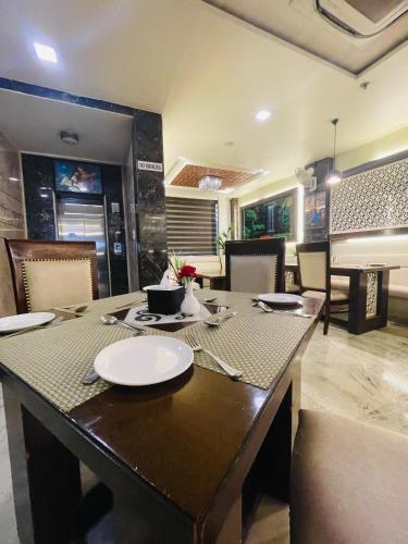 Oprema, Hotel KC Inn in Hathi Bhata