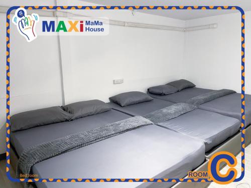 2 queen beds, 1 twin bed, 1 sofa bed