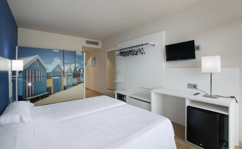 Quadruple Room (2 Adults + 2 Children)