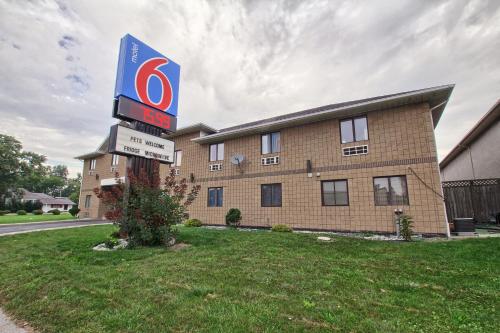 Photo - Motel 6-Windsor, ON