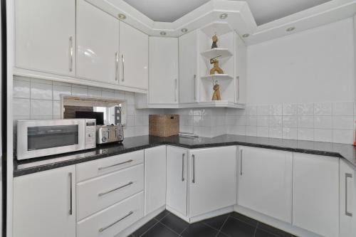 Facilities, 3 Bedroom Bungalow Sunningdale Lodge Ascot Races in Sunningdale