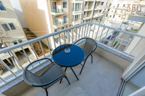 Charming & Central 3BR Apt with Private Terrace by 360 Estates, Биркиркара (фото 10)