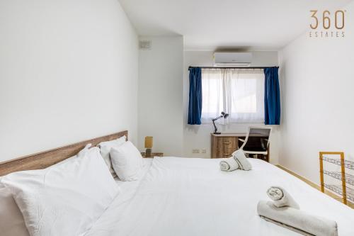 Charming & Central 3BR Apt with Private Terrace by 360 Estates