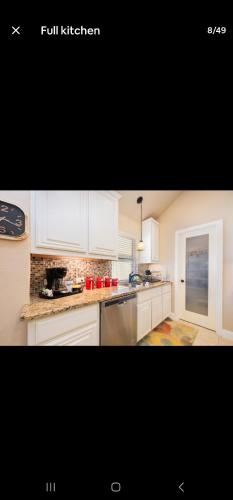 Texas Classic Retreat in Edgecliff Falu