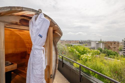 Premier King Room with Terrace and Sauna image 5