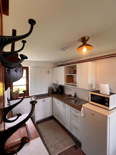 2 bedrooms, 6 beds