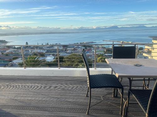 Family Suite with Balcony image 3