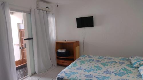 1 king bed, 3 twin beds