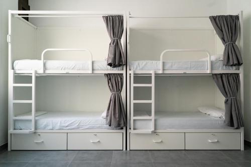 Vierbettzimmer, eigenes badezimmer, 4 betten
