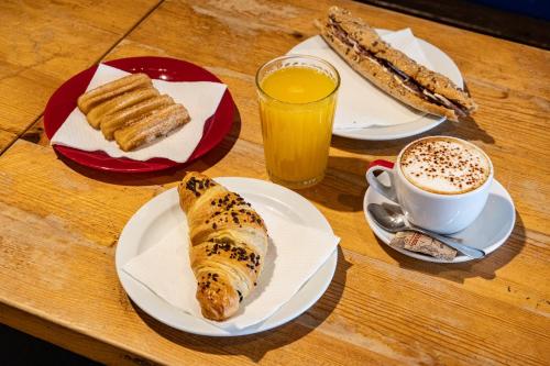 Food and beverages, Safestay Barcelona Sea Hostel in Barceloneta