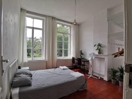 Cozy city centre room with parkview, Gent