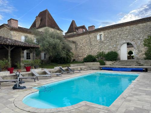 Chateau de Mazelieres in Espiens