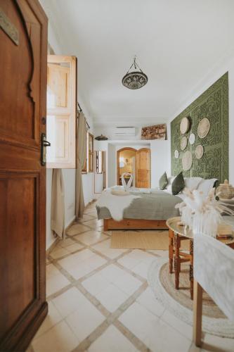 Deluxe Double or Twin Room image 1
