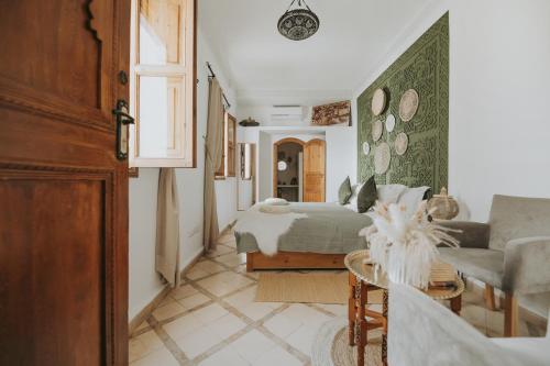 Deluxe Double or Twin Room image 2