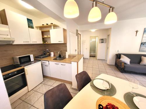 Konyha, Apartments Pitve in Pitve