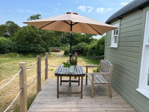 Tiny House outstanding natural beauty off grid in Bickleigh