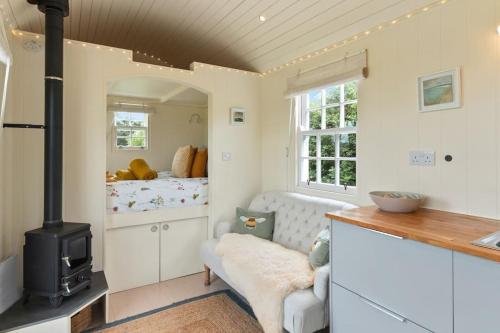 Tiny House outstanding natural beauty off grid in Bickleigh