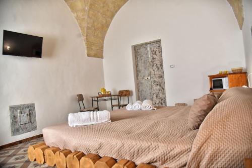 1 double bed, 1 twin bed