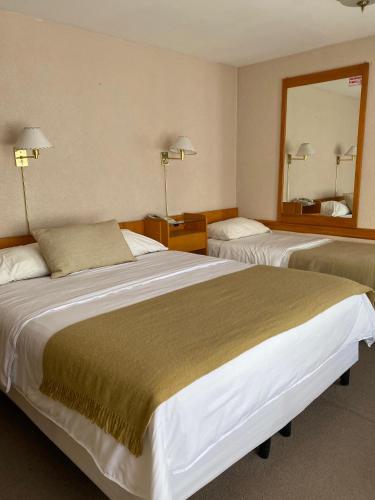 1 double bed, 1 twin bed