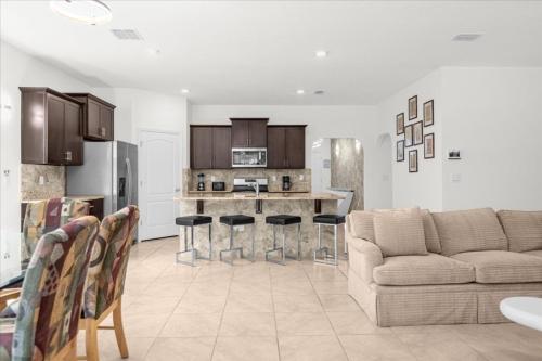 6 Bedroom- 5,5 Bathroom- Solterra 5121Oa in Davenport, USA