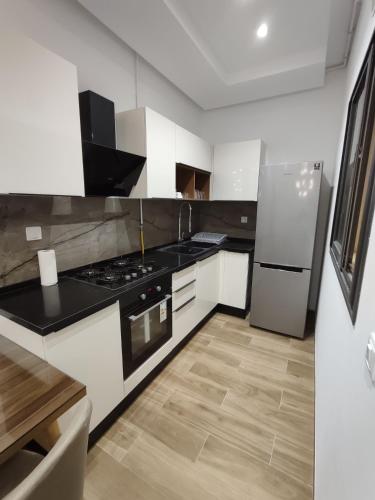 Kitchen, Coquet appartement avec piscine a 10min de l'aeroport Tunis - family only in Ariana