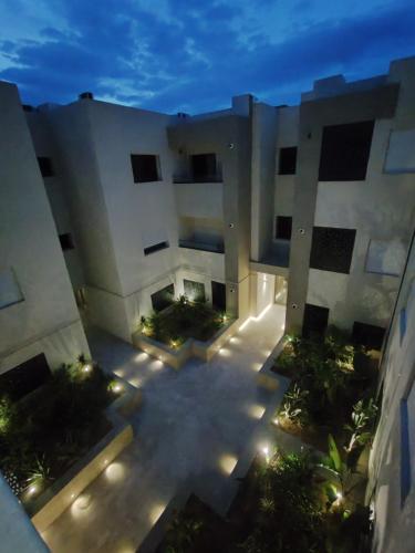 Coquet appartement avec piscine a 10min de l'aeroport Tunis - family only in Ariana