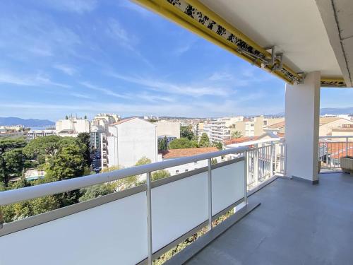 Cannes proche Croisette - Appartement 3 Pièces vue mer terrasse Helv7 - image 2