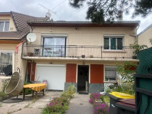 Exterior view, Villa Jasmin in Bobigny