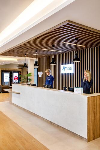 Holiday Inn Express London - ExCel an IHG Hotel - image 2