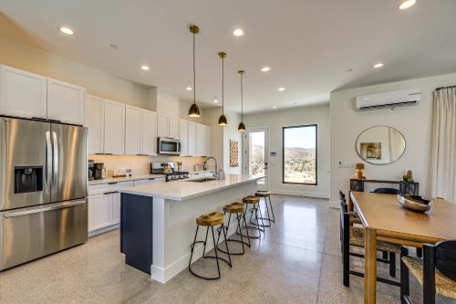 Luxe Yucca Valley Home about 10 Mi to Joshua Tree! in Yucca Valley, USA