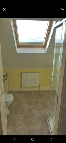 Two bedroom apartment Ennistymon Lahinch in Еністімон