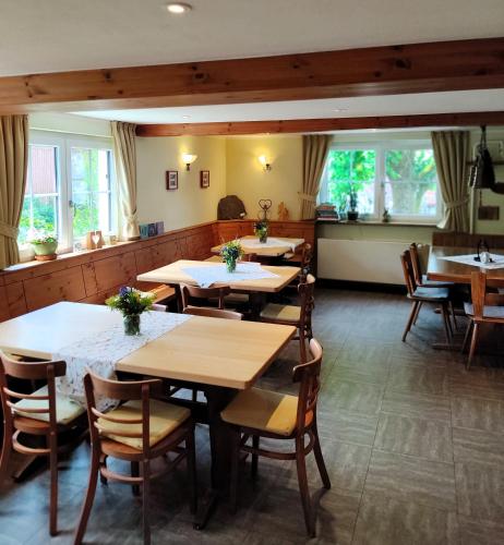 Restaurant, Grünvogels Landgasthof zum Grünen Baum (Grunvogels Landgasthof zum Grunen Baum) in Hesseneck