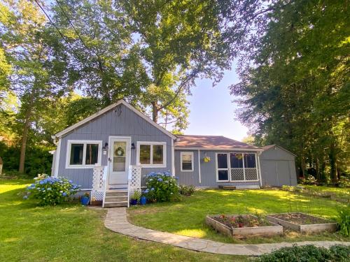 Caladan Cottage lake house in East Hampton, USA