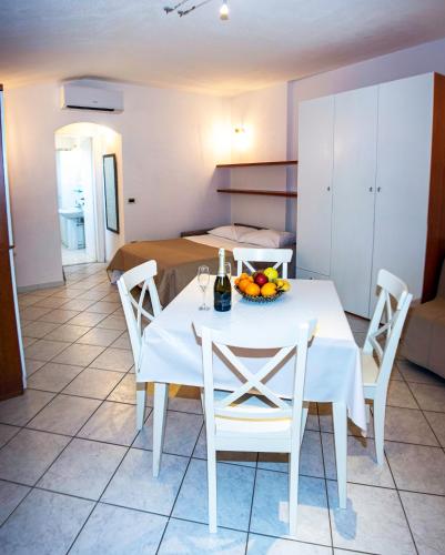 Ampio attico monolocale con terrazza