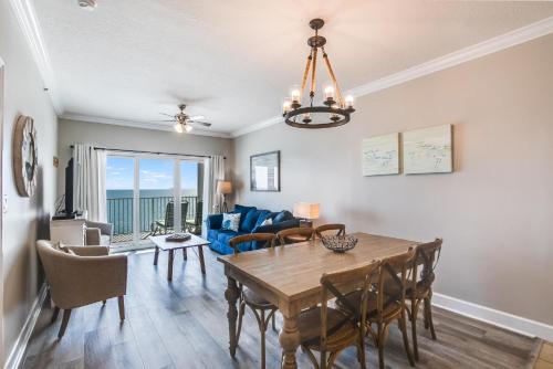 Seawind 1105 by Liquid Life near Pink Pony Pub