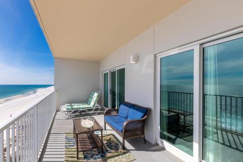 Seawind 1105 by Liquid Life near Pink Pony Pub