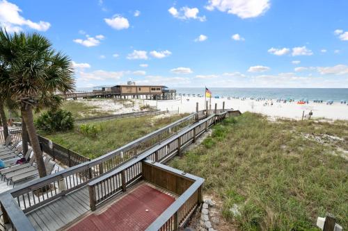 Seawind 1105 by Liquid Life near Pink Pony Pub