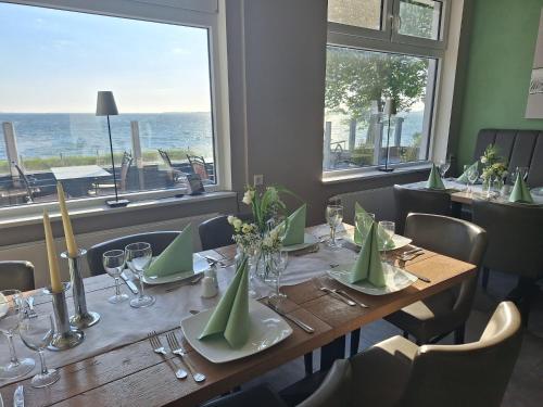 Restaurant, Strandappartements Steinberghaff "Falshoft" barrierefrei in Niesgrau
