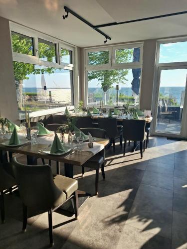 Restaurant, Strandappartements Steinberghaff "Falshoft" barrierefrei in Niesgrau