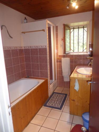 chambre d'hote calme au milieu d'un jardin au Freney d'oisans in Le Freney-d'Oisans