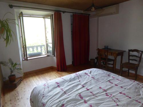 chambre d'hote calme au milieu d'un jardin au Freney d'oisans in Le Freney-d'Oisans