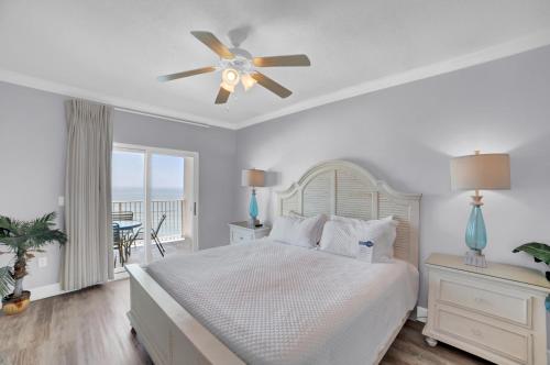 Seawind 1401 by Liquid Life near Pink Pony Pub